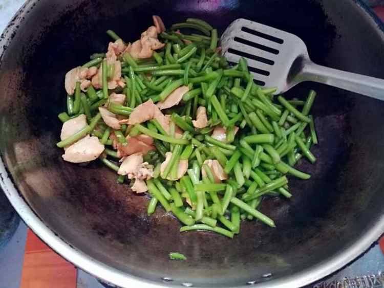 鸡脯肉红薯梗步骤5