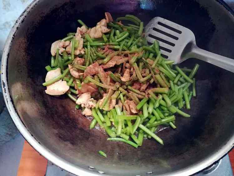 鸡脯肉红薯梗步骤6