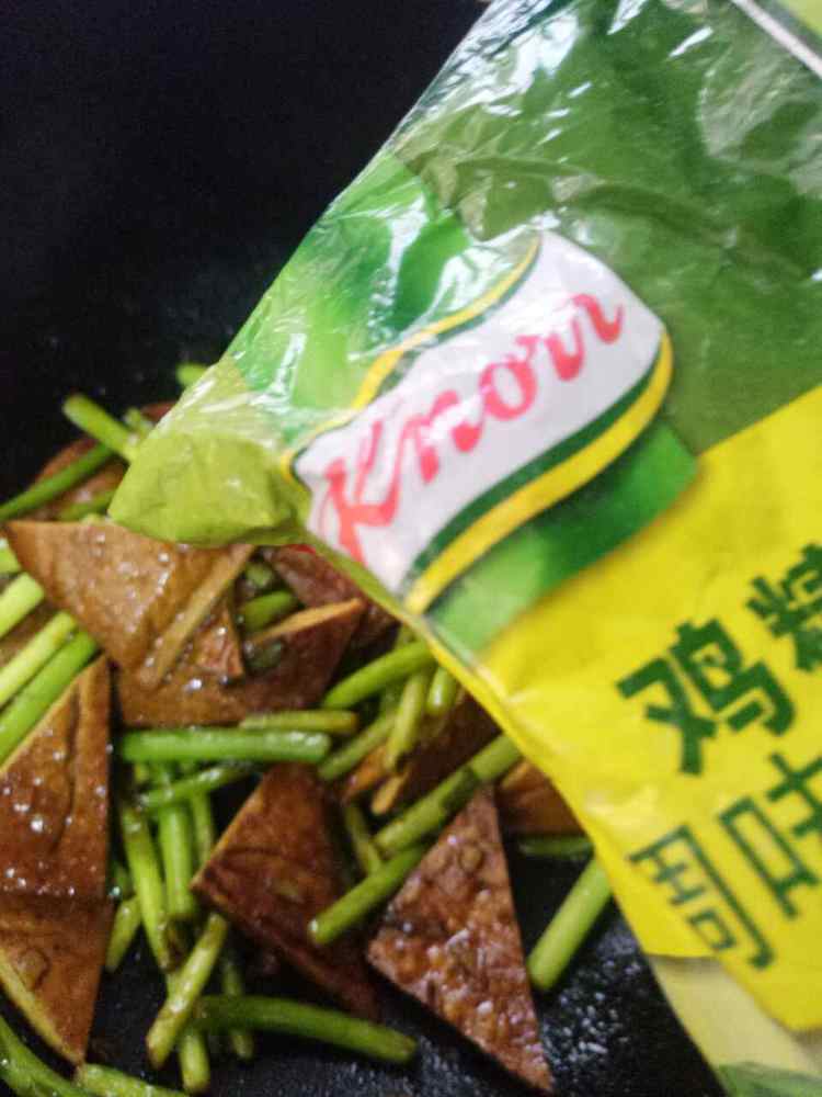 蒜薹炒香干步骤10