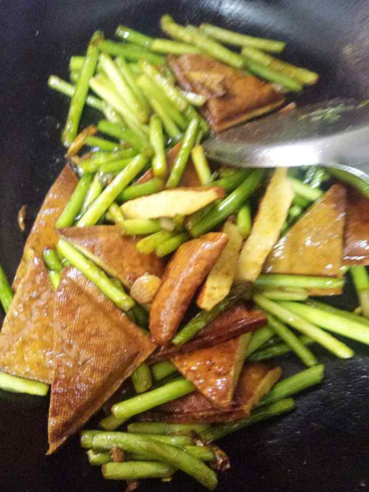 蒜薹炒香干步骤9