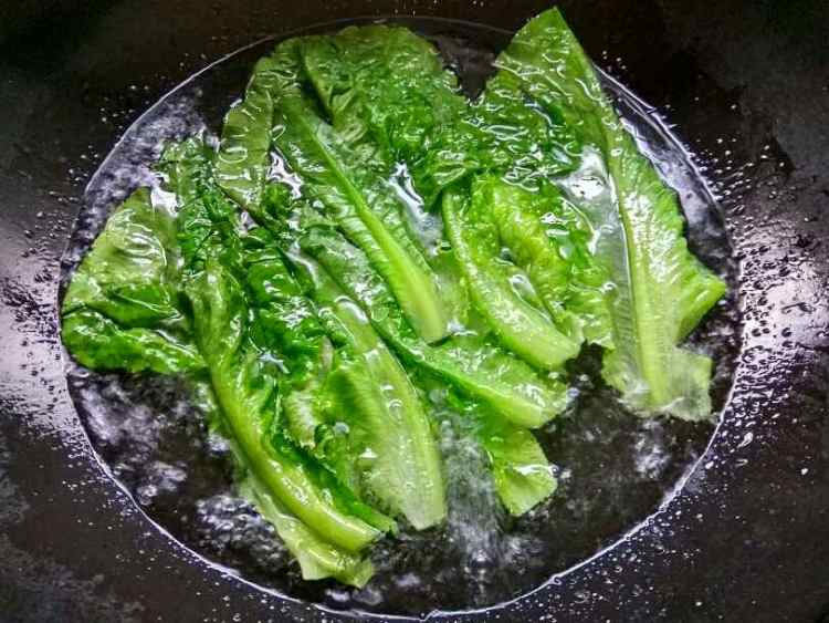 蒜蓉生菜步骤3