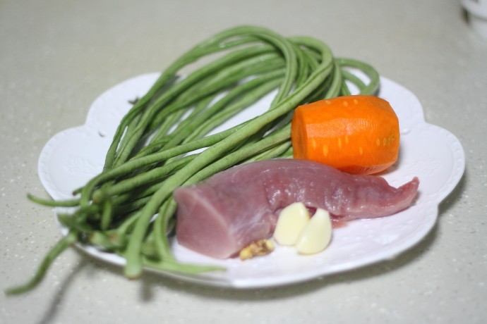 肉酿豇豆步骤1