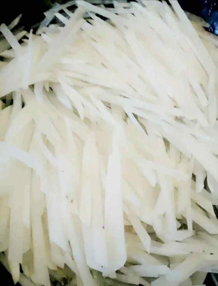 辣炒萝卜丝步骤2