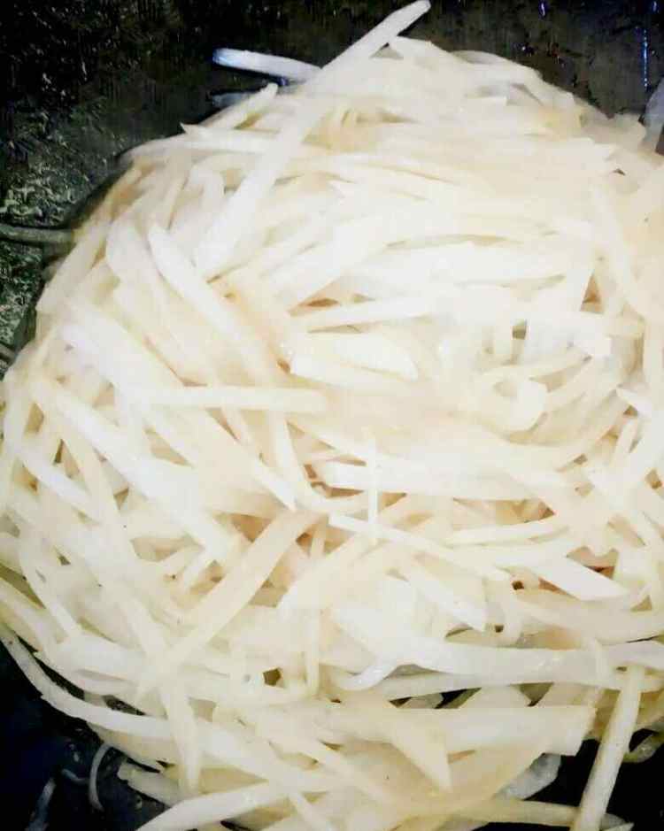 辣炒萝卜丝步骤3