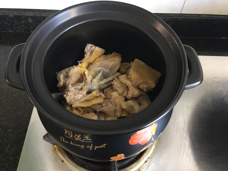 山药枸杞鸡汤步骤4