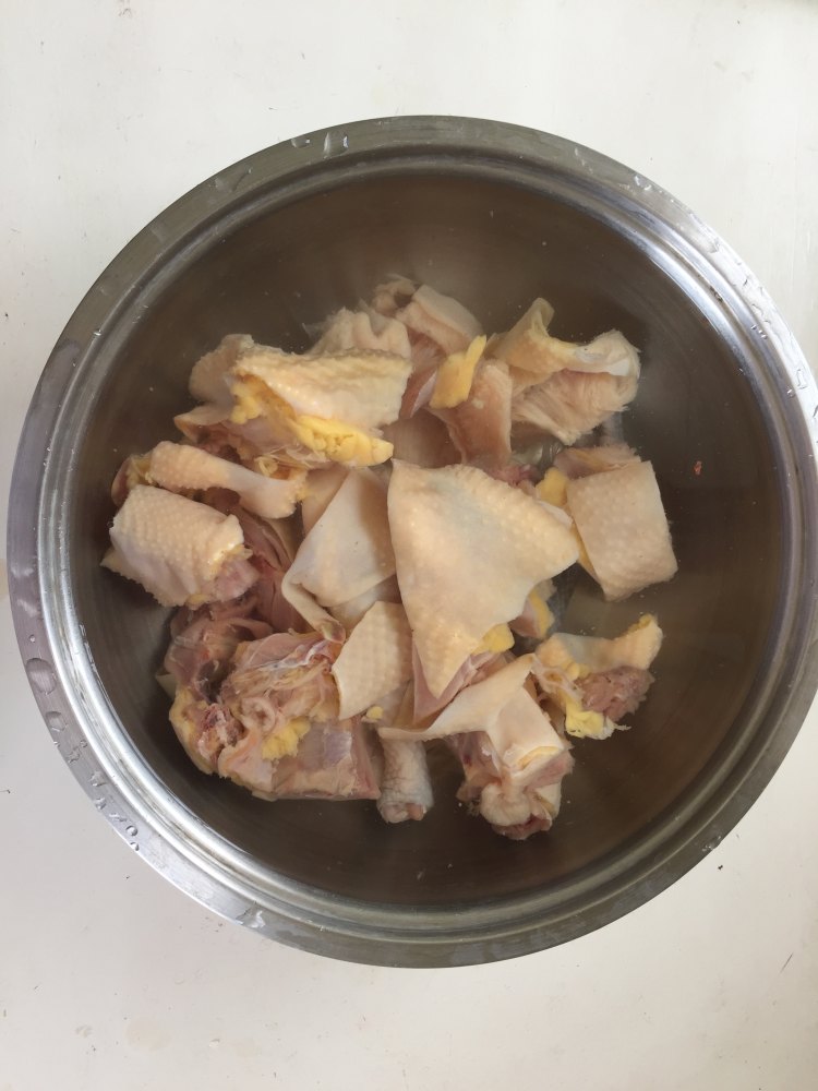 山药枸杞鸡汤步骤1