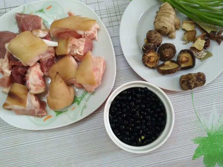 黑豆焖猪蹄步骤1