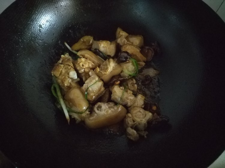 黑豆焖猪蹄步骤7