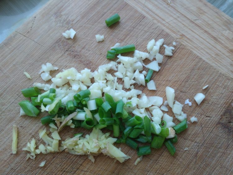 豆豉肉末炒豇豆步骤4