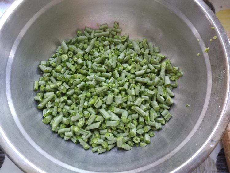 豆豉肉末炒豇豆步骤2