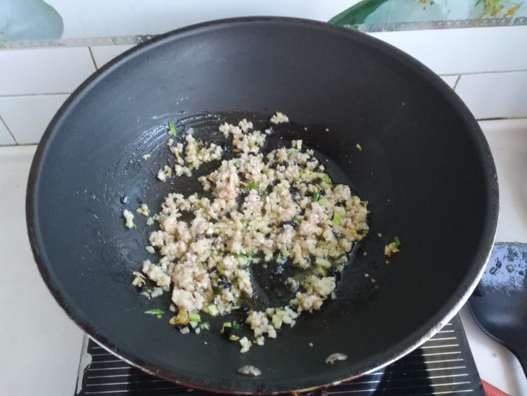 豆豉肉末炒豇豆步骤7