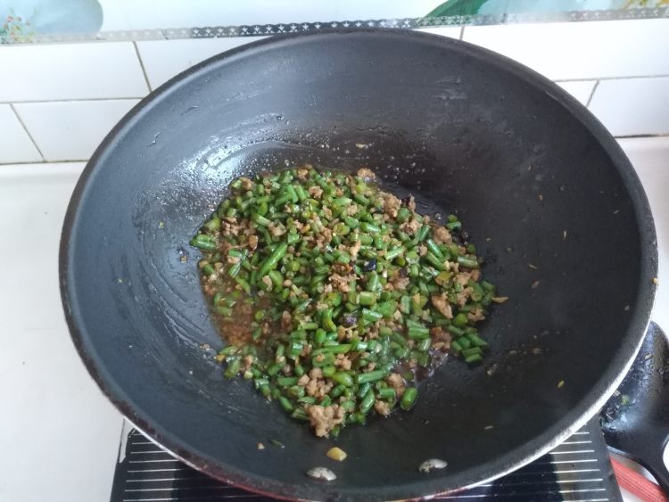 豆豉肉末炒豇豆步骤12