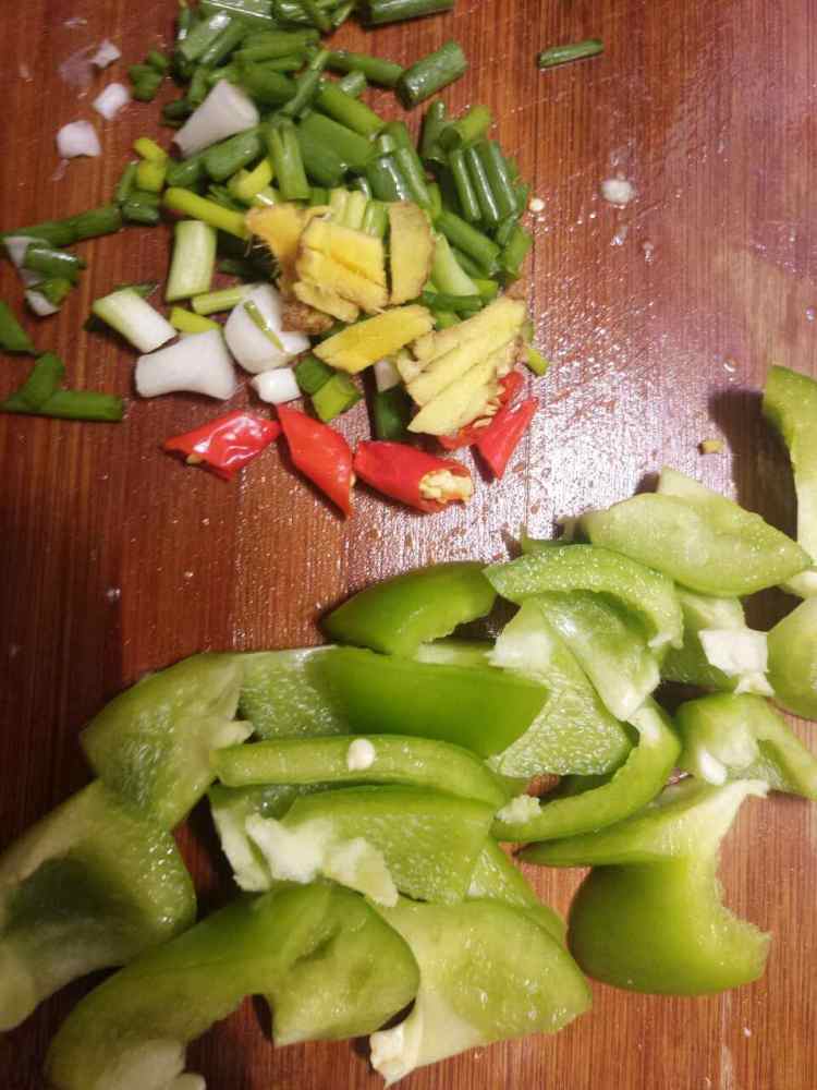 青椒火腿炒豆干步骤3