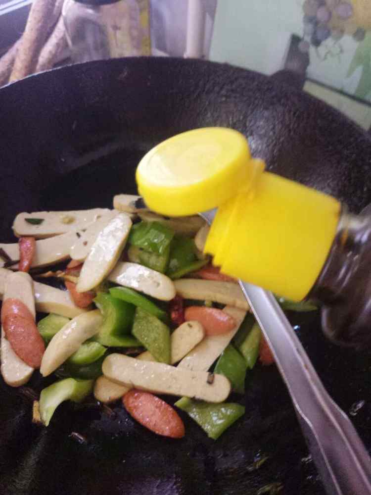 青椒火腿炒豆干步骤8