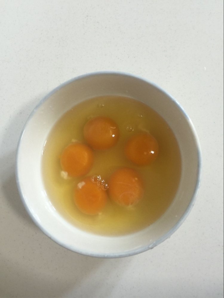 青椒炒鸡蛋步骤1