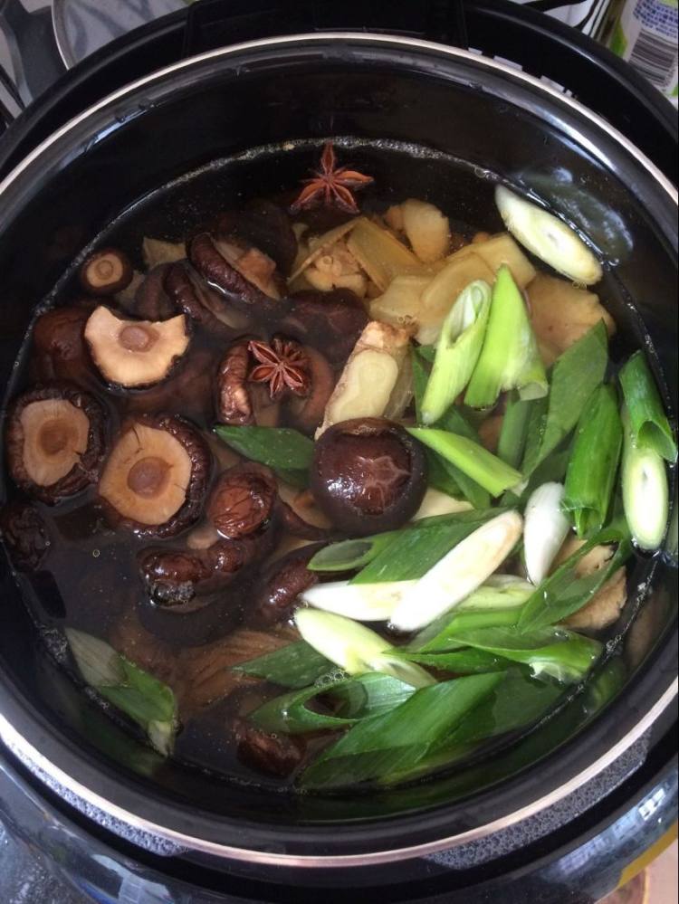 香菇炖鸡步骤7