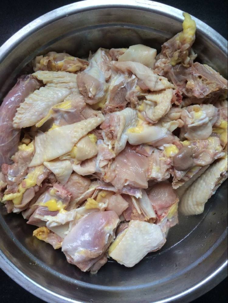 香菇炖鸡步骤1