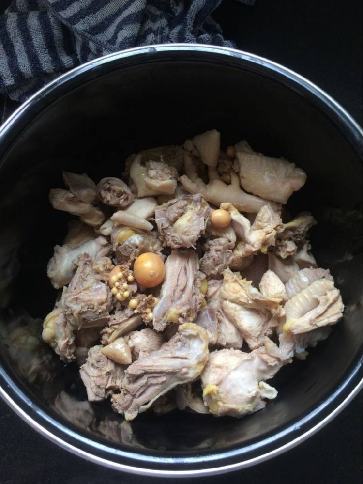 香菇炖鸡步骤4