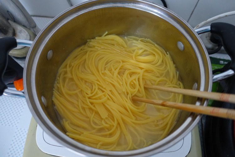 茄汁香肠意面步骤2