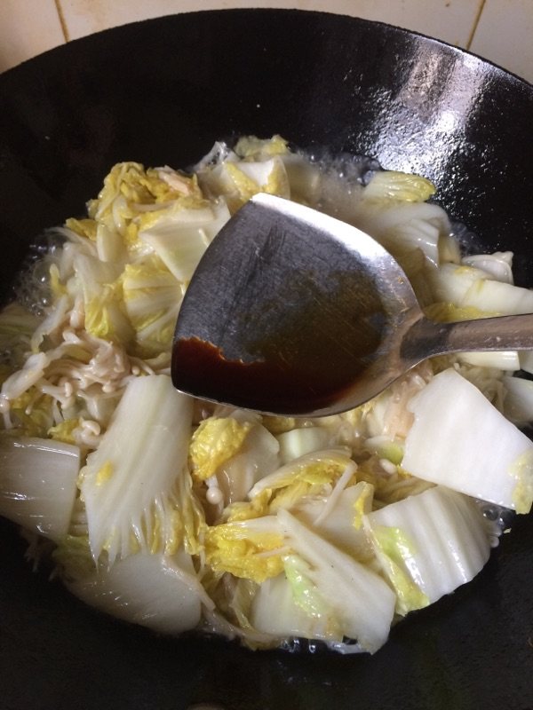 娃娃菜炒金针菇步骤6
