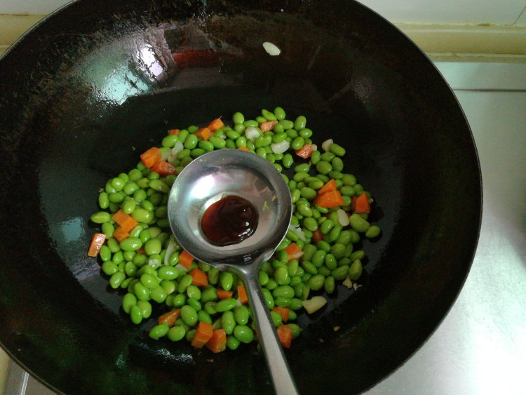 毛豆炒口条步骤5