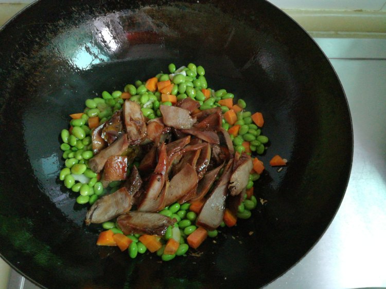 毛豆炒口条步骤6