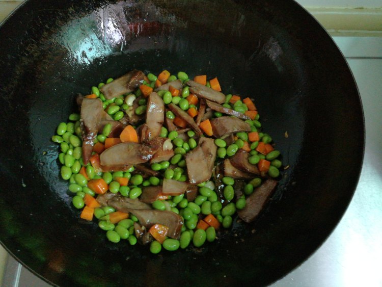 毛豆炒口条步骤7