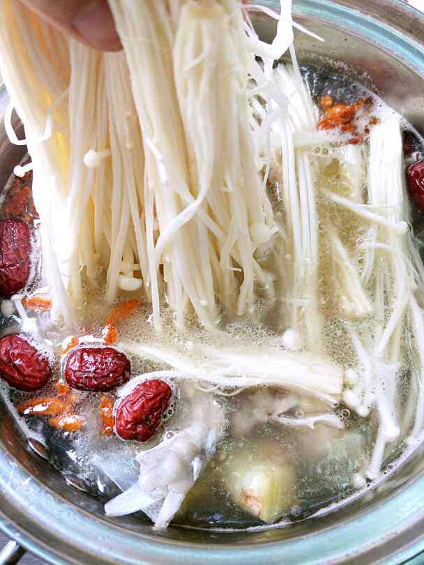 鱼头金针菇汤步骤6