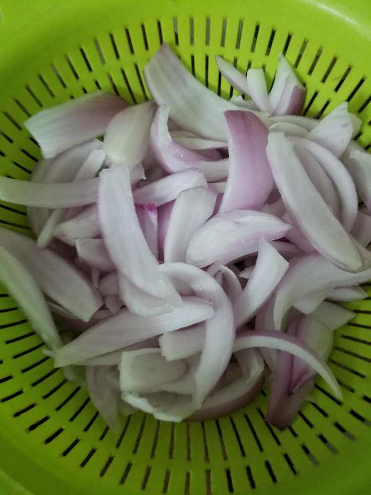 洋葱炒五花肉步骤1