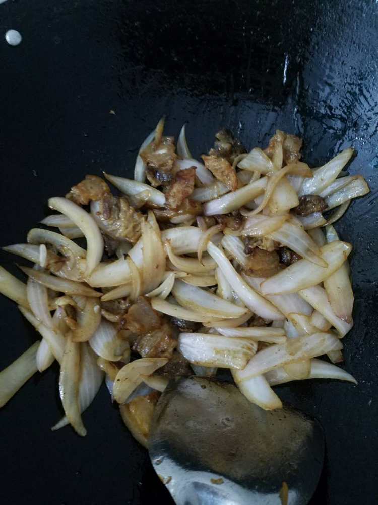 洋葱炒五花肉步骤7