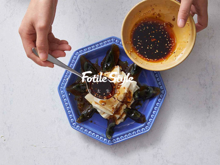 姜汁皮蛋豆腐步骤5