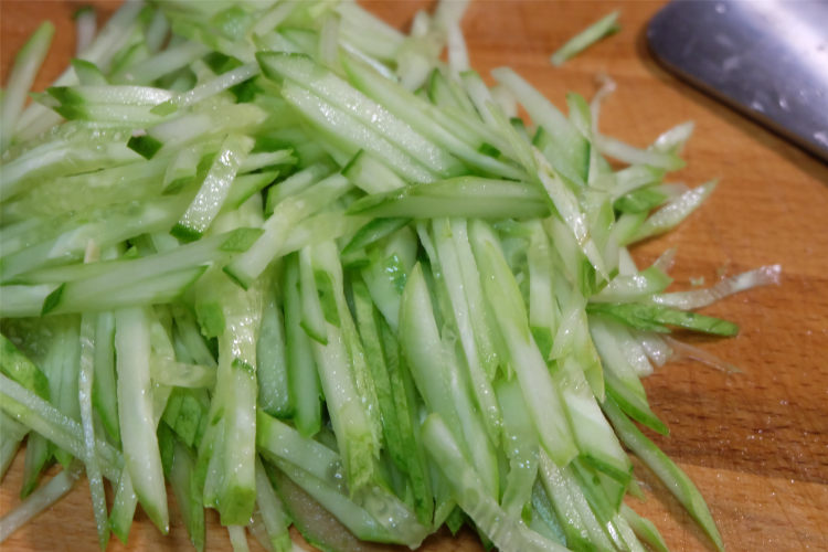 黄瓜鸡蛋拌豆腐丝步骤4