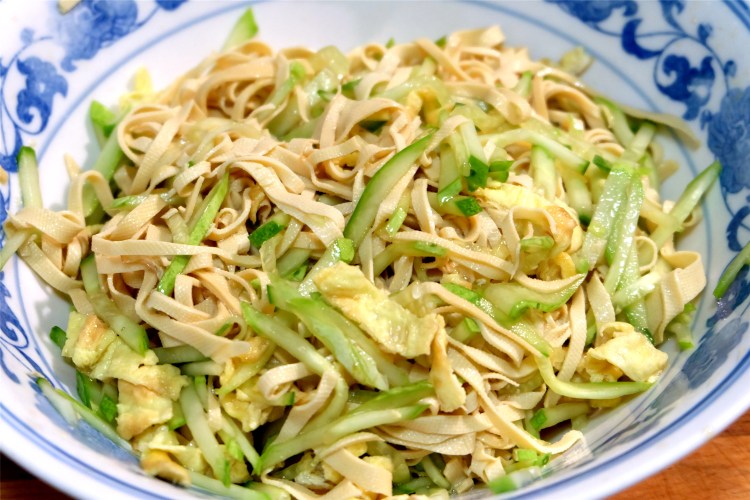 黄瓜鸡蛋拌豆腐丝步骤8