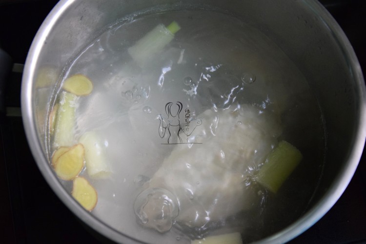 莴笋拌鸡丝步骤2