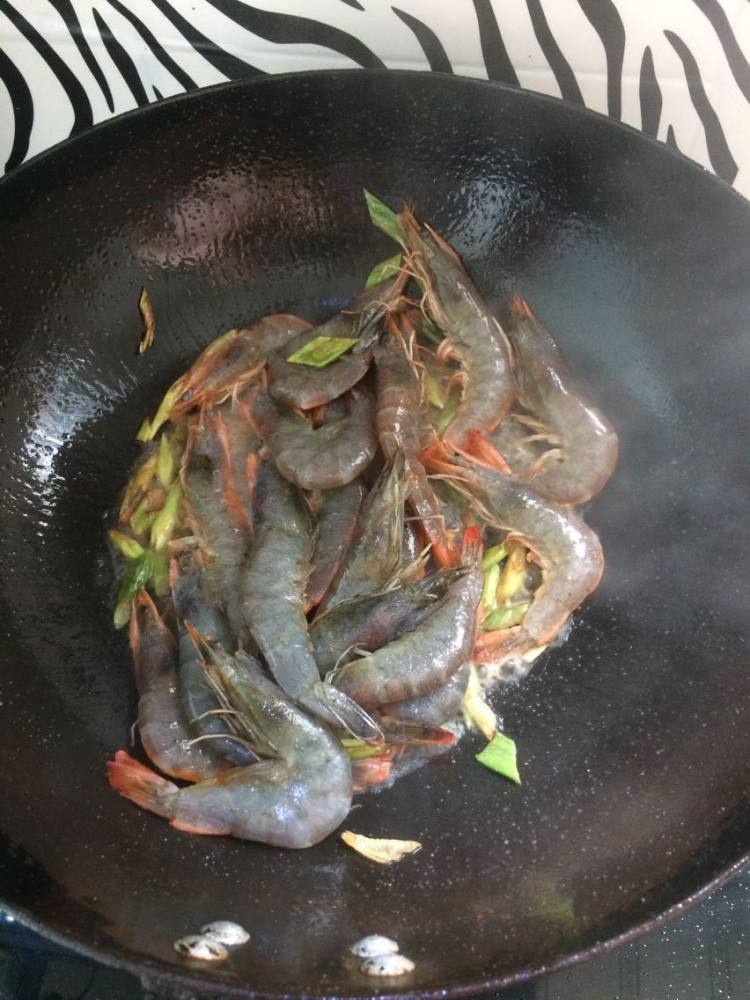 萝卜粉丝炖虾步骤4