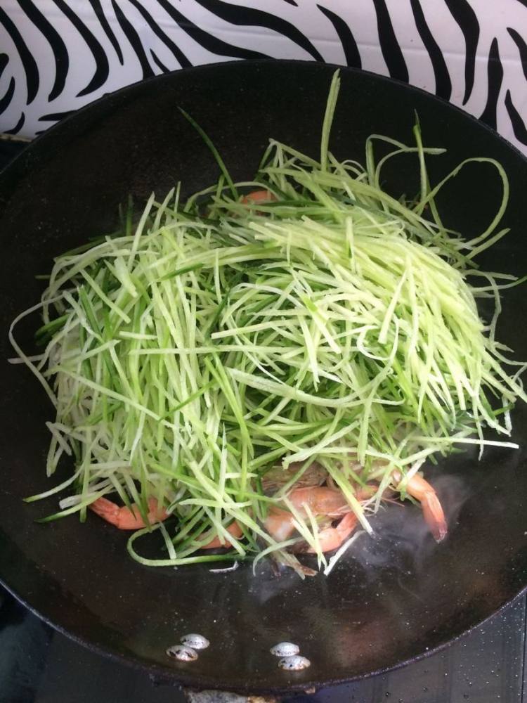 萝卜粉丝炖虾步骤6
