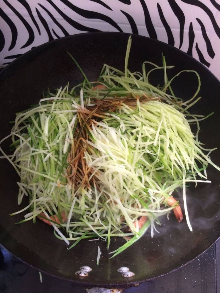 萝卜粉丝炖虾步骤7