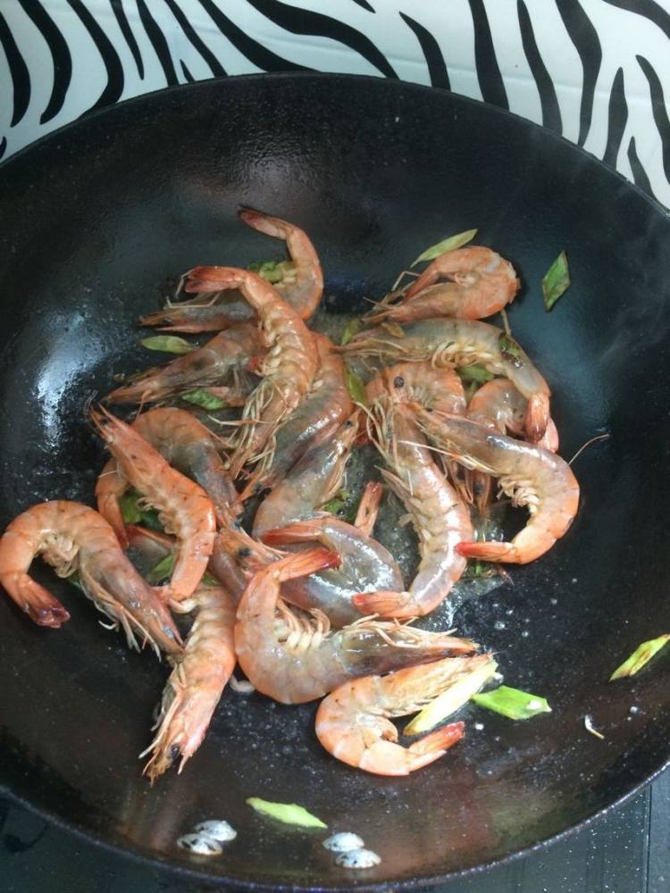 萝卜粉丝炖虾步骤5