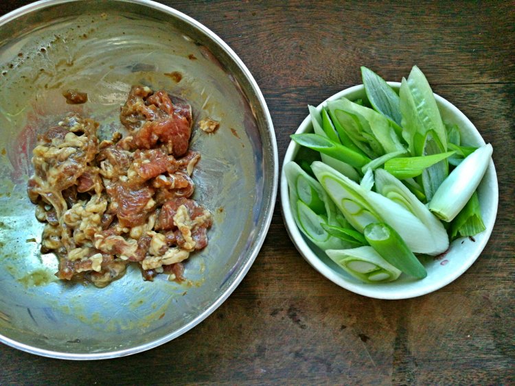 葱爆牛肉步骤1