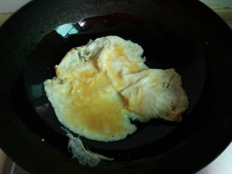 毛豆番茄鸡蛋步骤2