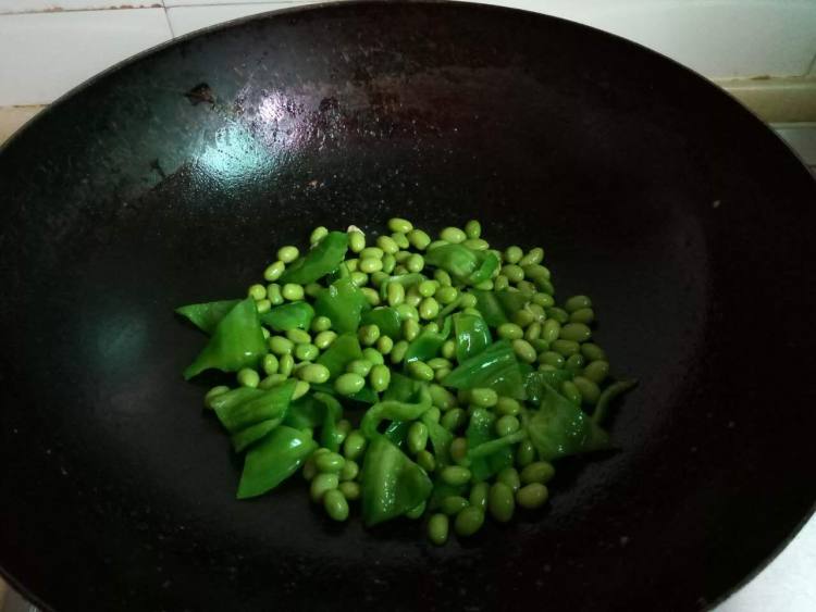 毛豆番茄鸡蛋步骤7