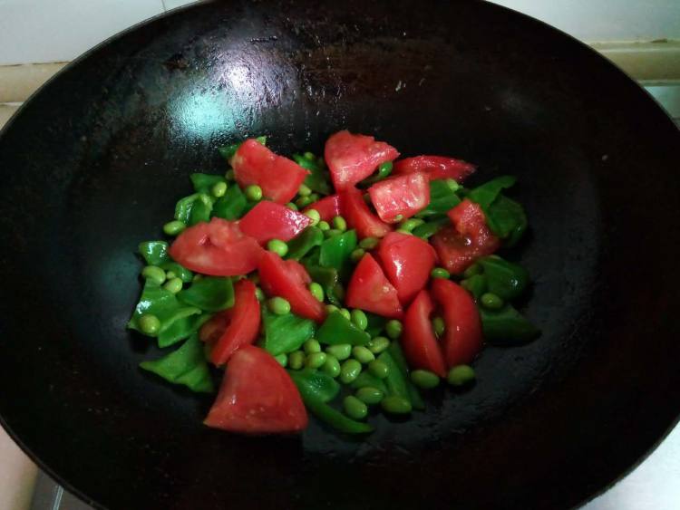 毛豆番茄鸡蛋步骤8