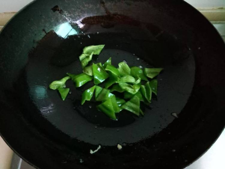 毛豆番茄鸡蛋步骤5