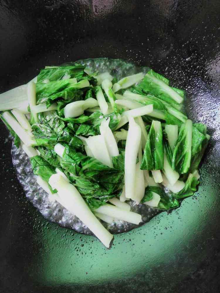 清炒小白菜步骤5