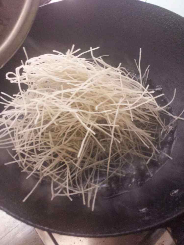 平菇焖粉丝步骤2