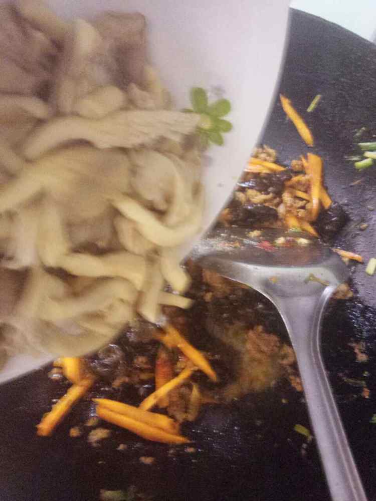平菇焖粉丝步骤10