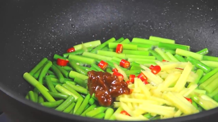 四季餐桌|味极鱿鱼丝步骤4
