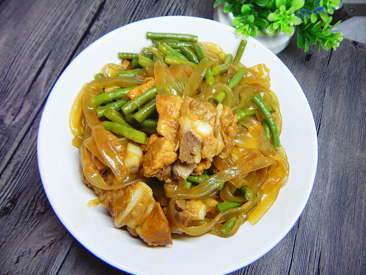 豆角粉条烧排骨步骤11