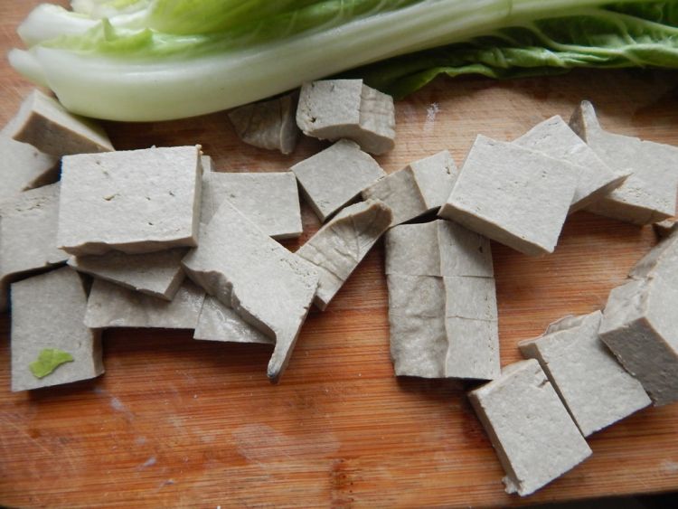 白菜烧黑豆腐步骤3