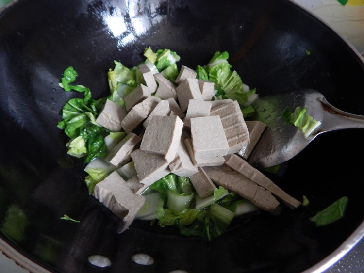 白菜烧黑豆腐步骤8
